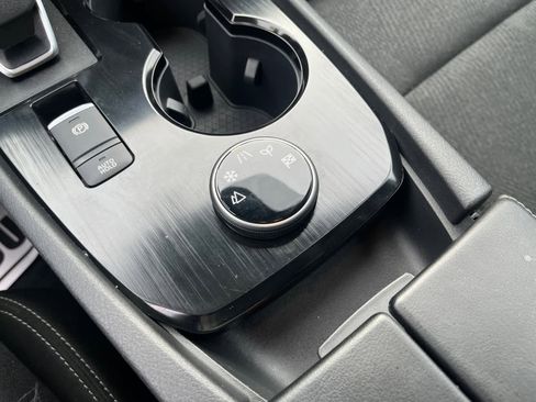 Used 2025 Nissan Rogue SV image 26