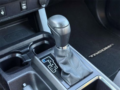 Used 2016 Toyota Tacoma TRD Sport w/ Towing Package image 25