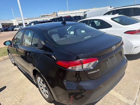 Used 2025 Toyota Corolla LE FWD image 4