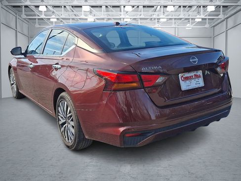 Used 2024 Nissan Altima 2.5 SV image 3