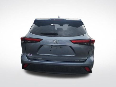 Used 2021 Toyota Highlander XLE image 6
