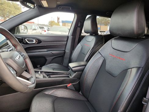 Used 2023 Jeep Compass Trailhawk image 13