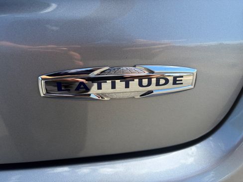 Used 2024 Jeep Compass Latitude AWD/4WD image 30