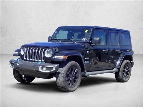 Used 2023 Jeep Wrangler Sahara w/ Cold Weather Group image 11