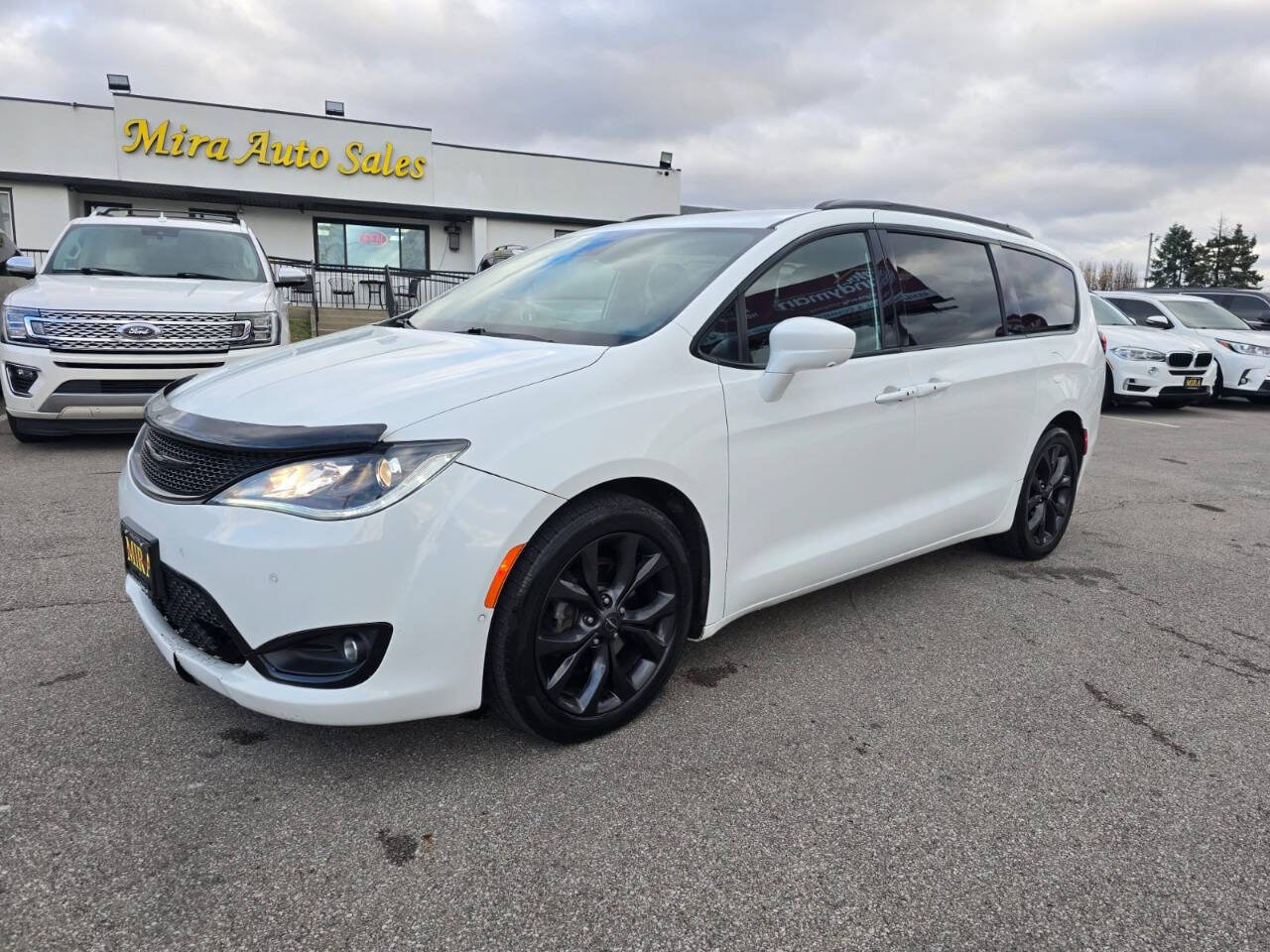 Used 2020 Chrysler Pacifica Touring w/ Advanced Safetytec Group FWD image 1