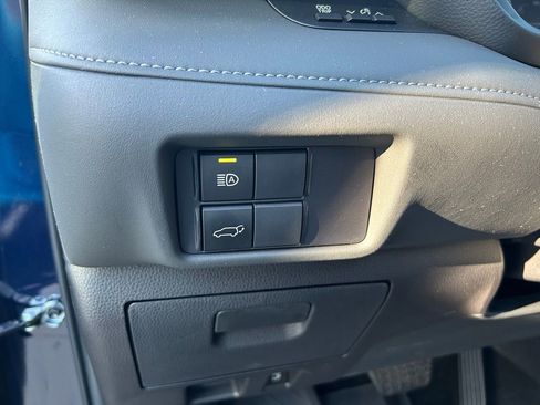 Certified 2025 Toyota Highlander XLE image 18