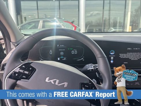 Used 2023 Kia Niro EX image 2