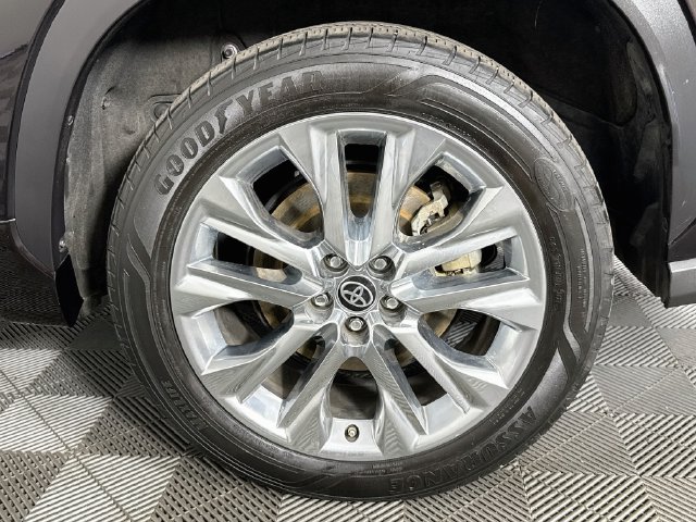 Used 2022 Toyota Highlander Limited FWD image 34