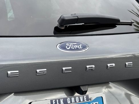 Used 2025 Ford Escape Active AWD/4WD image 32