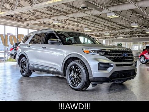 Used 2020 Ford Explorer XLT w/ Comfort Package image 2