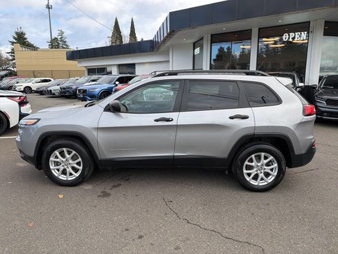 Used 2016 Jeep Cherokee Sport image 2