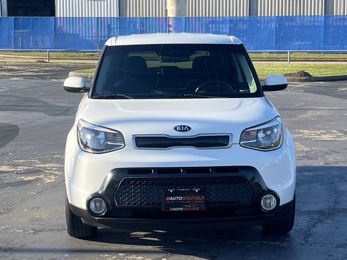 Used 2016 Kia Soul + image 5