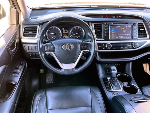 Used 2018 Toyota Highlander XLE image 5