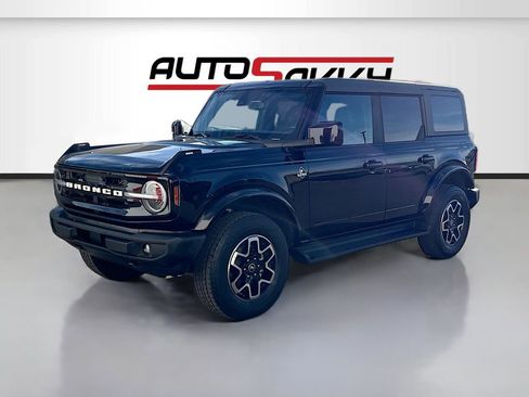Used 2025 Ford Bronco Outer Banks AWD/4WD image 3
