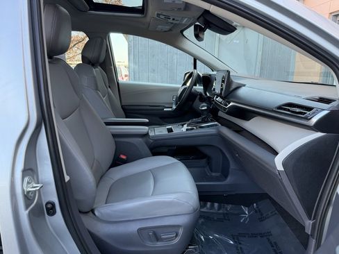 Used 2021 Toyota Sienna XLE image 21