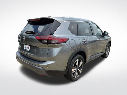 Used 2025 Nissan Rogue SL FWD image 9