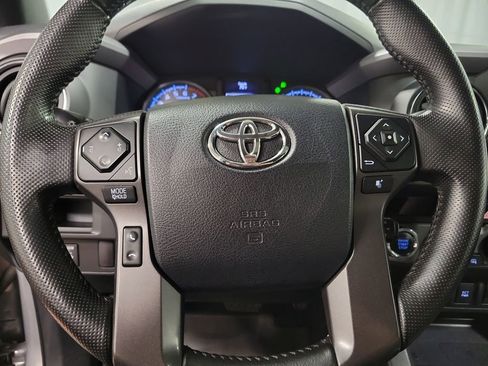 Used 2016 Toyota Tacoma TRD Off-Road w/ Premium & Technology Package AWD/4WD image 20