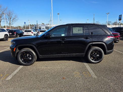 New 2025 Jeep Grand Cherokee Laredo image 8