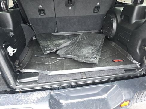 Used 2020 Jeep Wrangler Unlimited Sahara image 34