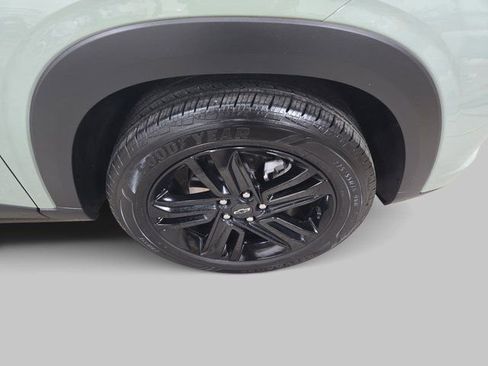 Used 2025 Chevrolet Trax ACTIV w/ Sunroof Package image 34