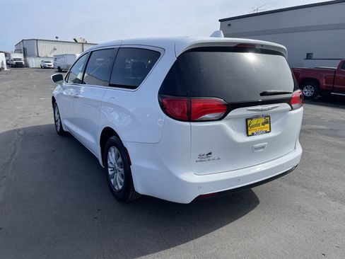 Used 2018 Chrysler Pacifica Touring Plus FWD image 6