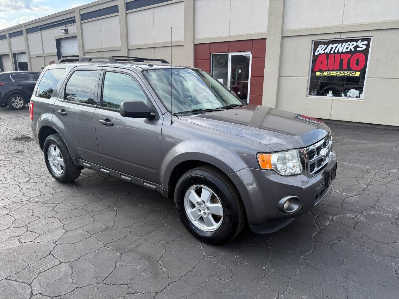 Used 2010 Ford Escape XLT AWD/4WD image 1