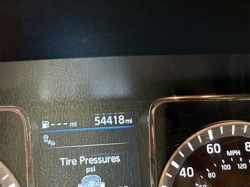 Used 2019 Nissan Titan PRO-4X image 12