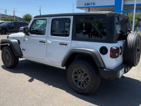 Used 2025 Jeep Wrangler Unlimited Sport AWD/4WD image 5