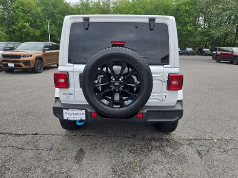 Used 2023 Jeep Wrangler Unlimited Sahara w/ Cold Weather Group AWD/4WD image 5