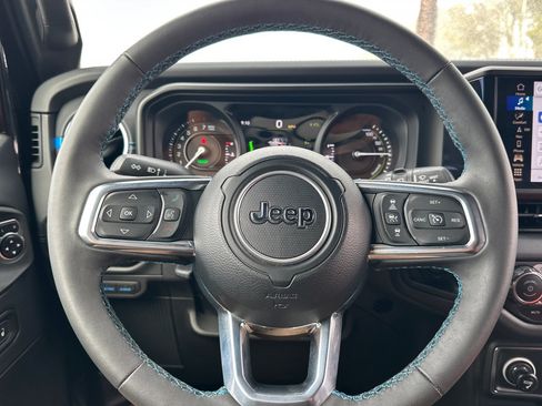 Used 2024 Jeep Wrangler High Altitude AWD/4WD image 22