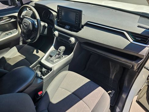 Used 2019 Toyota RAV4 XLE AWD/4WD image 12