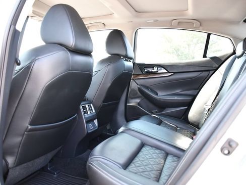 Used 2018 Nissan Maxima Platinum FWD image 21