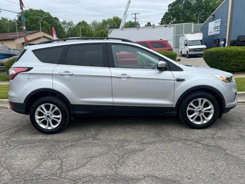 Used 2018 Ford Escape SE FWD image 6