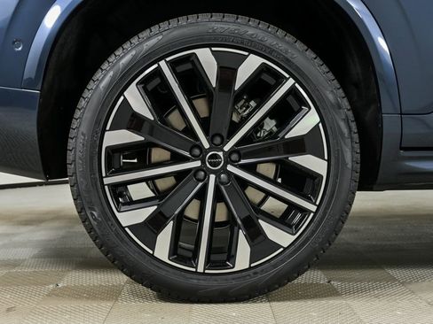 New 2026 Volvo XC90 B6 Plus w/ Protection Package Premier image 40