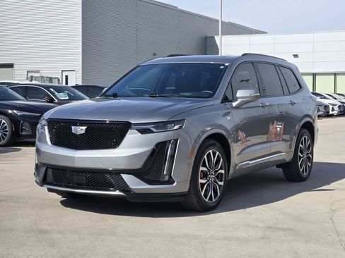 Used 2024 Cadillac XT6 Sport w/ Technology Package image 6