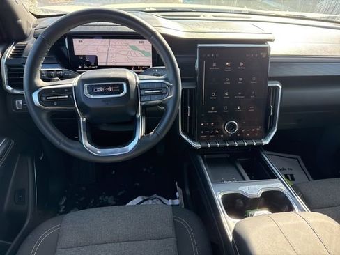 Used 2025 GMC Acadia Elevation image 15