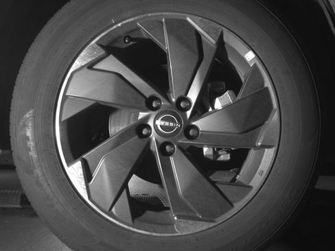 Used 2025 Nissan Rogue SV image 13