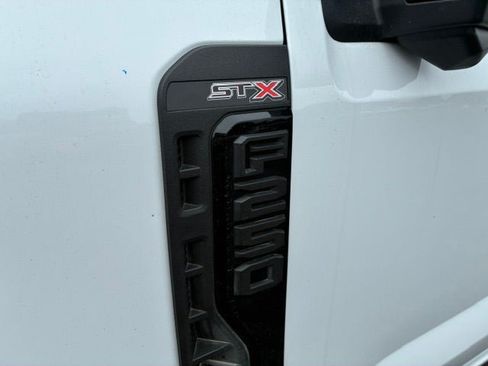 Used 2024 Ford F250 XL w/ STX Appearance Package AWD/4WD image 10