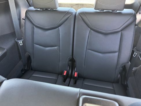 New 2025 Cadillac XT6 Luxury image 18