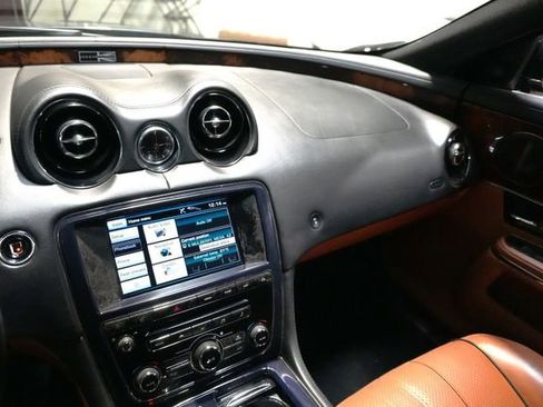 Used 2013 Jaguar XJ Supercharged image 17