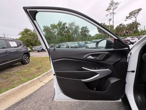 Used 2025 Chevrolet Trax LS FWD image 23