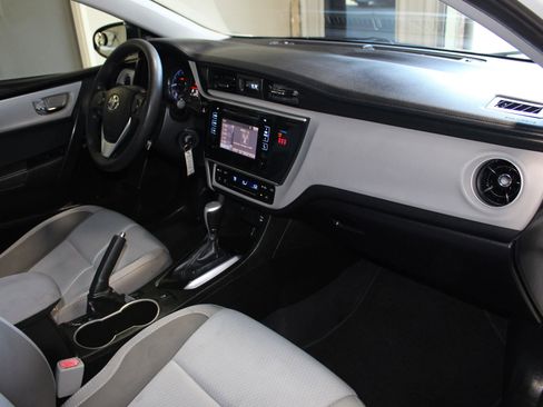 Used 2018 Toyota Corolla LE FWD image 24