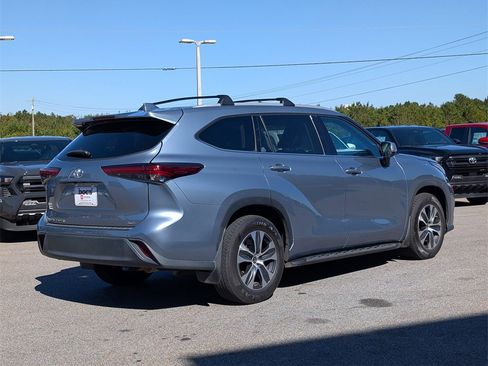 Used 2022 Toyota Highlander XLE image 5
