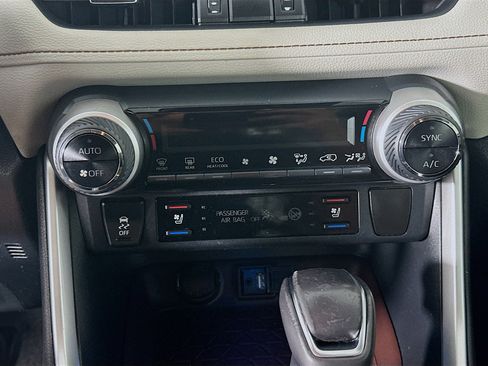 Used 2019 Toyota RAV4 Limited AWD/4WD image 24