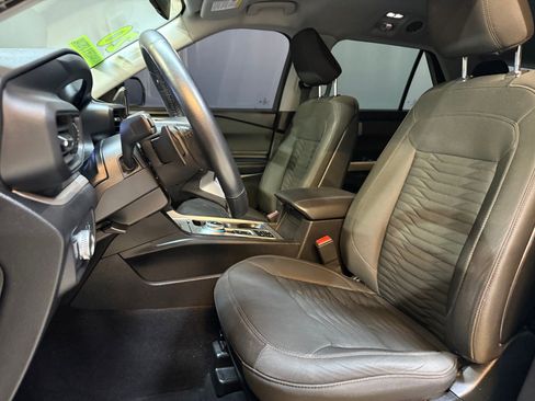 Used 2020 Ford Explorer XLT image 5