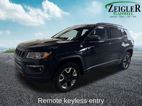 Used 2018 Jeep Compass Trailhawk w/ Leather Interior Group AWD/4WD image 2
