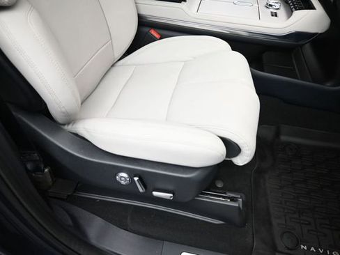 Certified 2025 Lincoln Navigator Reserve AWD/4WD image 36