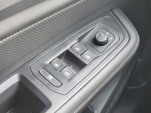 New 2026 Volkswagen Atlas Cross Sport SE image 30