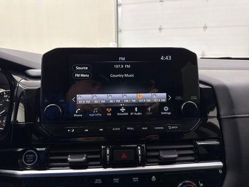 Used 2023 Nissan Pathfinder SL image 17