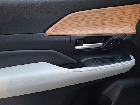 Certified 2024 Toyota Grand Highlander Limited image 18